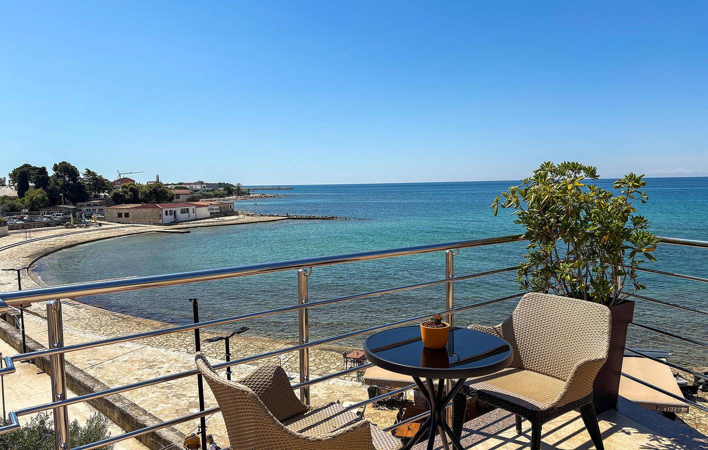 Ganze Ferienwohnung, Gemütliches Apartment mit Meerblick: WLAN, Klimaanlage, Terrasse und 500 m zum Strand in Umag, Umag und Umgebung