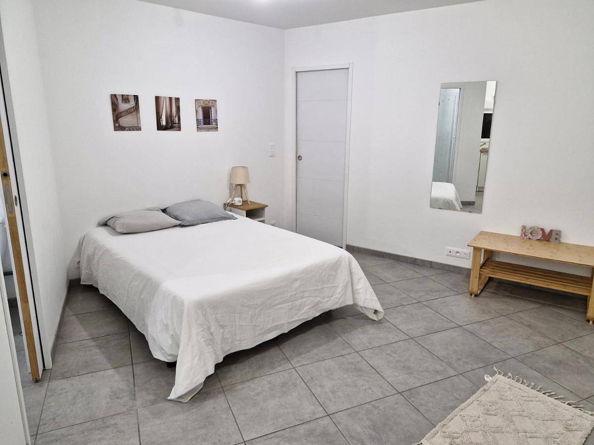 Appartement entier, One-Bedroom Apartment in Douvres (Ain), Belley
