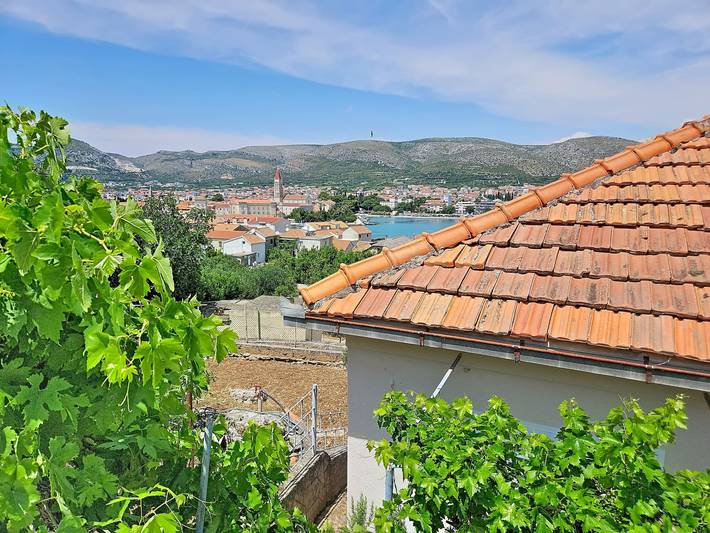 Aurora in Trogir, Čiovo