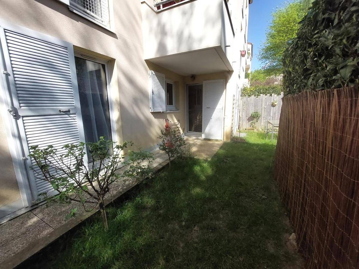 Chambre privée avec Jardin in Les Ulis, Essonne