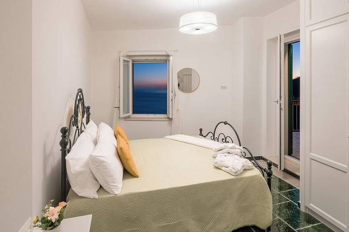 Villa just minutes from the magnificent landscapes of the Amalfi Coast in Furore, Sorrento Coast