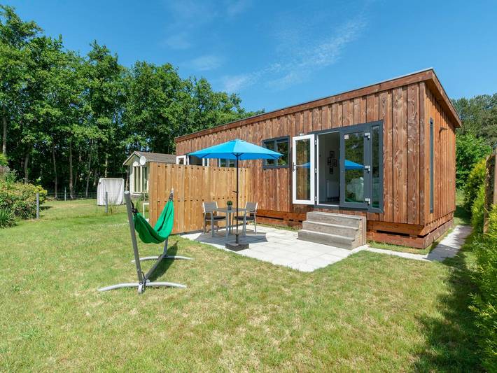 Wohnwagen für 2 Personen, mit Terrasse und Garten auf Texel