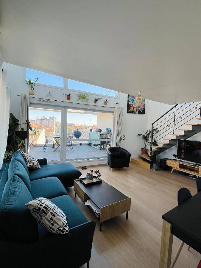 Location de vacances pour 4 personnes, avec vue et terrasse à Romainville
