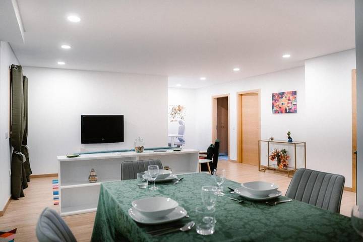 Gîte pour 5 personnes, avec vue sur le lac et balcon à Mondim de Basto