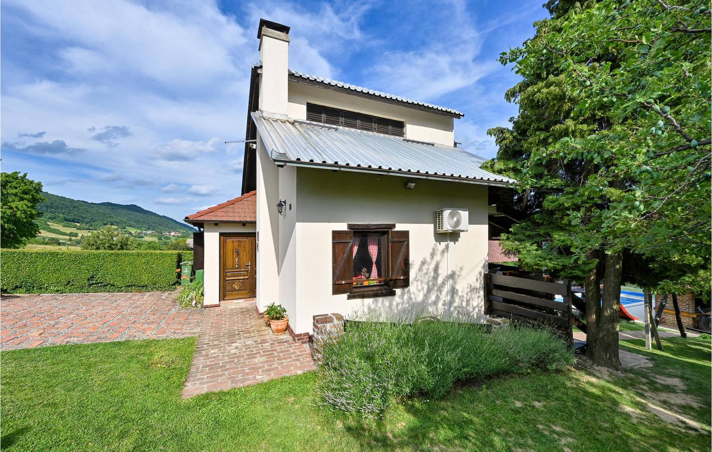 Modern appartement van 94 m² met zwembad, wifi, parkeerplaats en barbecue in Koprivnica-Krizevci