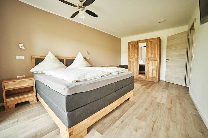 Ganze Wohnung, Ferienwohnung am Winzerhof mit Blick in die Weinberge. in Stadecken-Elsheim, Landkreis Mainz-Bingen
