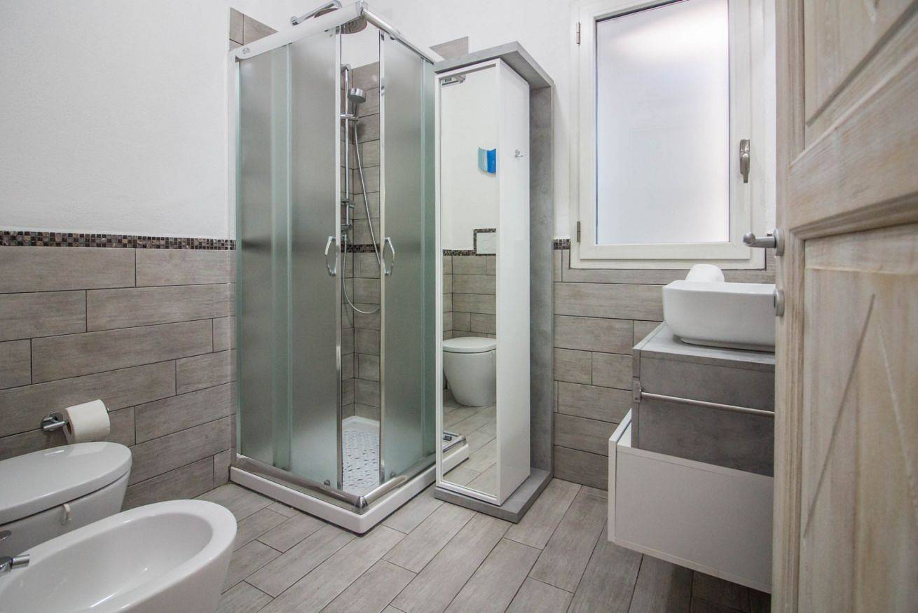 Entire apartment, Guesthost - Gabbiano Lovely Flat with Veranda in Palau (town), Palau (Sardinia)