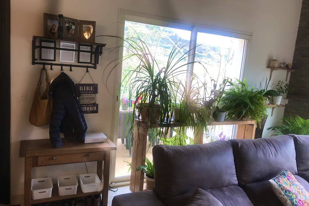 Sunny villa ☀️ with 2 gardens with private pool and terrace in Lodève, Lodève und Umgebung