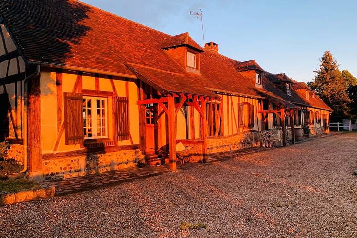 Cottage pour 14 personnes, avec jacuzzi ainsi que sauna et jardin à La Vieille-Lyre