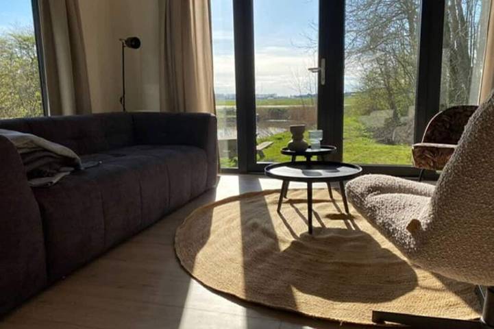 Luxury holiday cottage, stunning views, and hot tub. in Mar del Norte Holanda