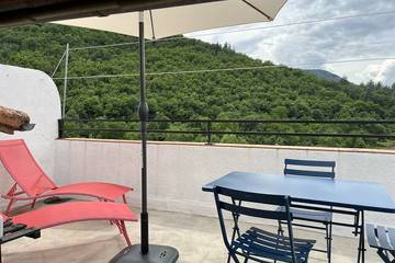 Gîte pour 6 personnes, avec terrasse et jacuzzi à Avèze (Languedoc-Roussillon)