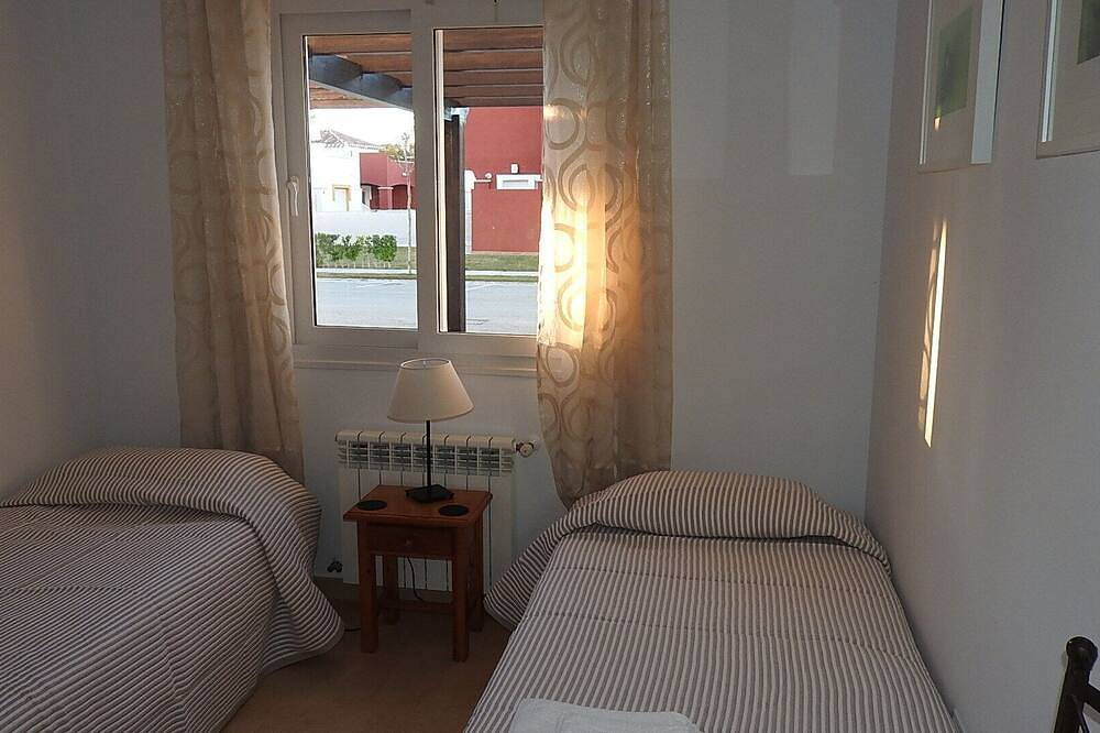 Nueva casa adosada en primera línea, bellamente amueblada, piscina privada, aire acondicionado completo, Wi-Fi in Mar Menor Polaris World, Torre-Pacheco