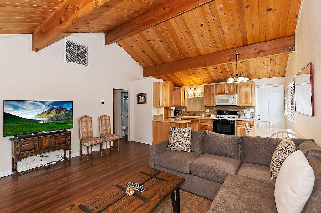 Hidden Pines: In der Nähe vom Bärenberg! Bbq! Deck! Foosball Table! Kamin! Garten! in Moonridge, Big Bear Lake