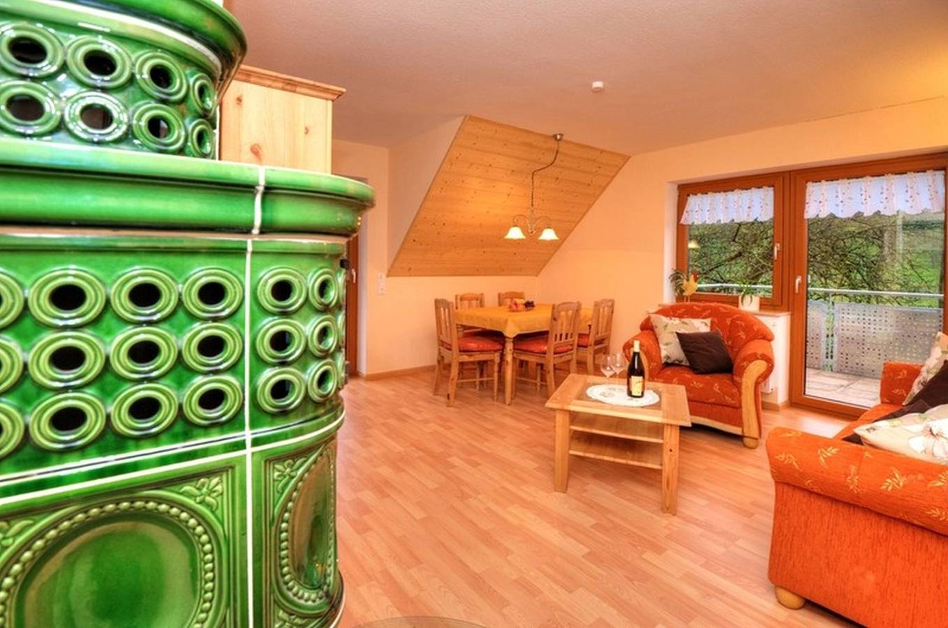Ganze Wohnung, Ferienwohnung 'Dischhansenhof' mit Bergblick, Gemeinschaftsgarten und Wlan in Glottertal, Südschwarzwald