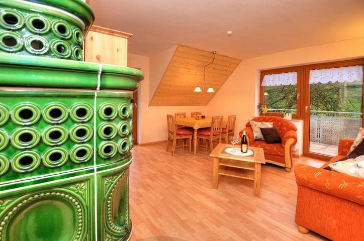 Ganze Wohnung, Ferienwohnung 'Dischhansenhof' mit Bergblick, Gemeinschaftsgarten und Wlan in Glottertal, Südschwarzwald
