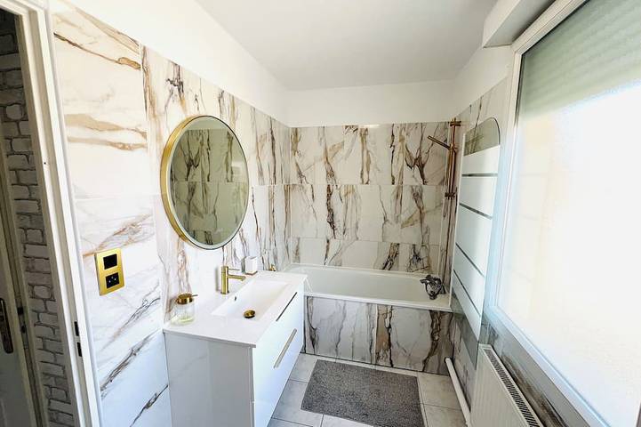 Entire apartment, Very bright 54 m² apartment with 44 m² roof terrace in Valenciennes, Valenciennes region