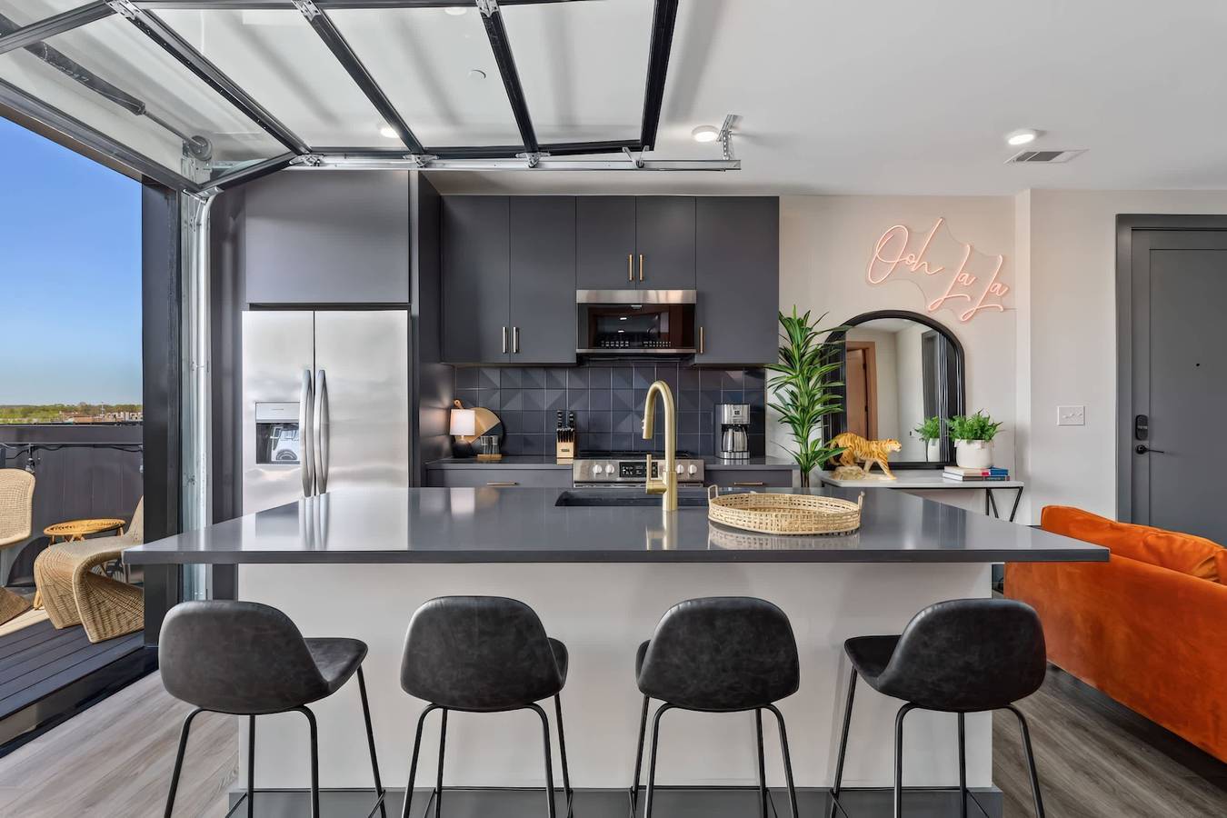 Entire apartment, The Penthouse - 3Br Rooftop - Downtown Nashville in Nashville, Tennessee
