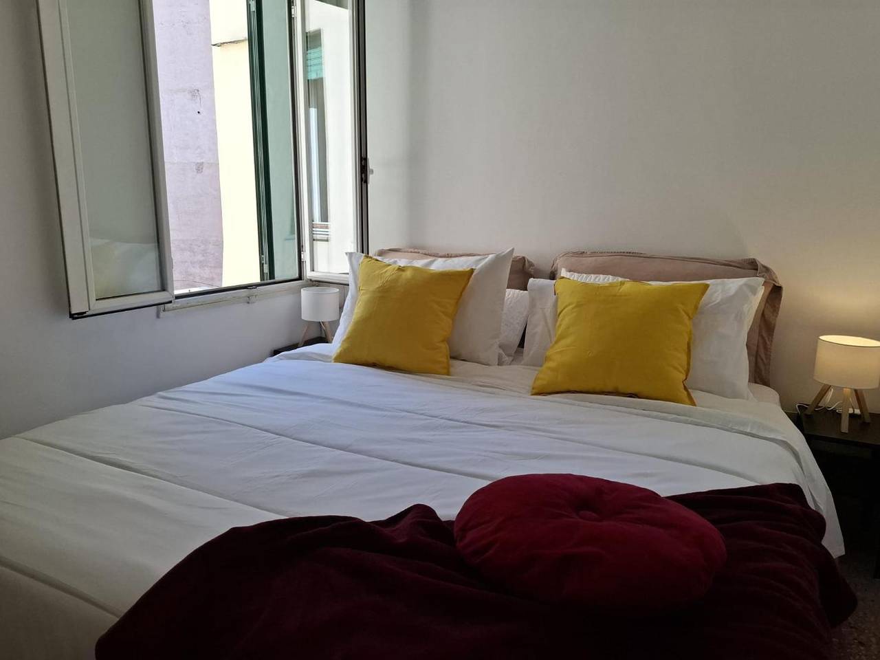Entire apartment, Apartment 'Monti View' with Private Terrace, Wi-Fi and Air Conditioning in Rome City Center, Rome