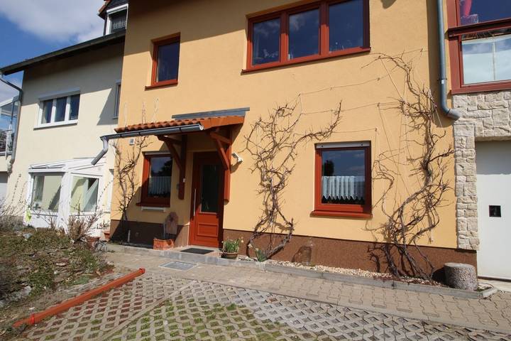 Ferienwohnung für 2 Personen, mit Terrasse und Ausblick in Chemnitz