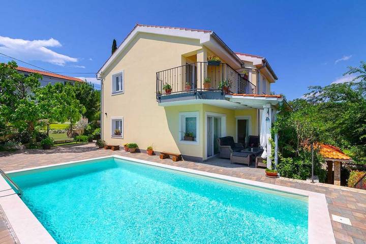 Villa pour 8 personnes, avec terrasse et piscine à Klimno