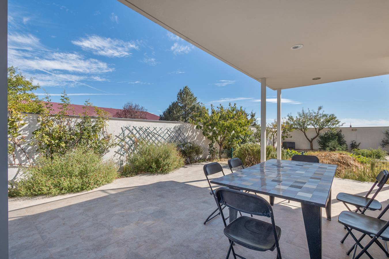 Casa rural 'Laberinto' con terraza privada, jardín privado y Wi-Fi in Tornos, Laguna de Gallocanta