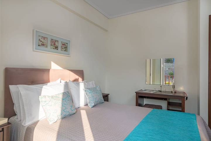 Location de vacances pour 12 personnes, avec jardin et balcon dans Perdika - 3