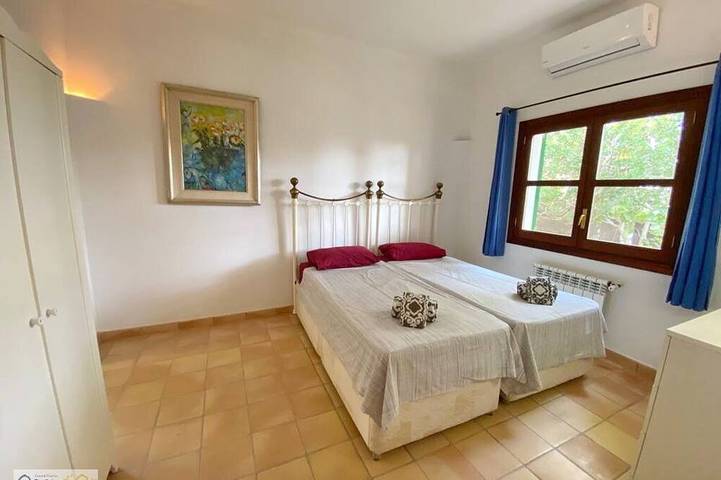 Wunderbare 4-Bett-Villa mit privatem Pool im Zentrum von Cala D'Or, 5 Minuten zu Fuß zum Strand in Caló de ses Dones (Santanyí), Santanyí