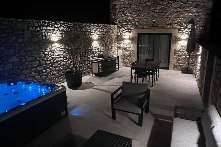 Maison de vacances pour 6 personnes, avec terrasse ainsi que jacuzzi et jardin