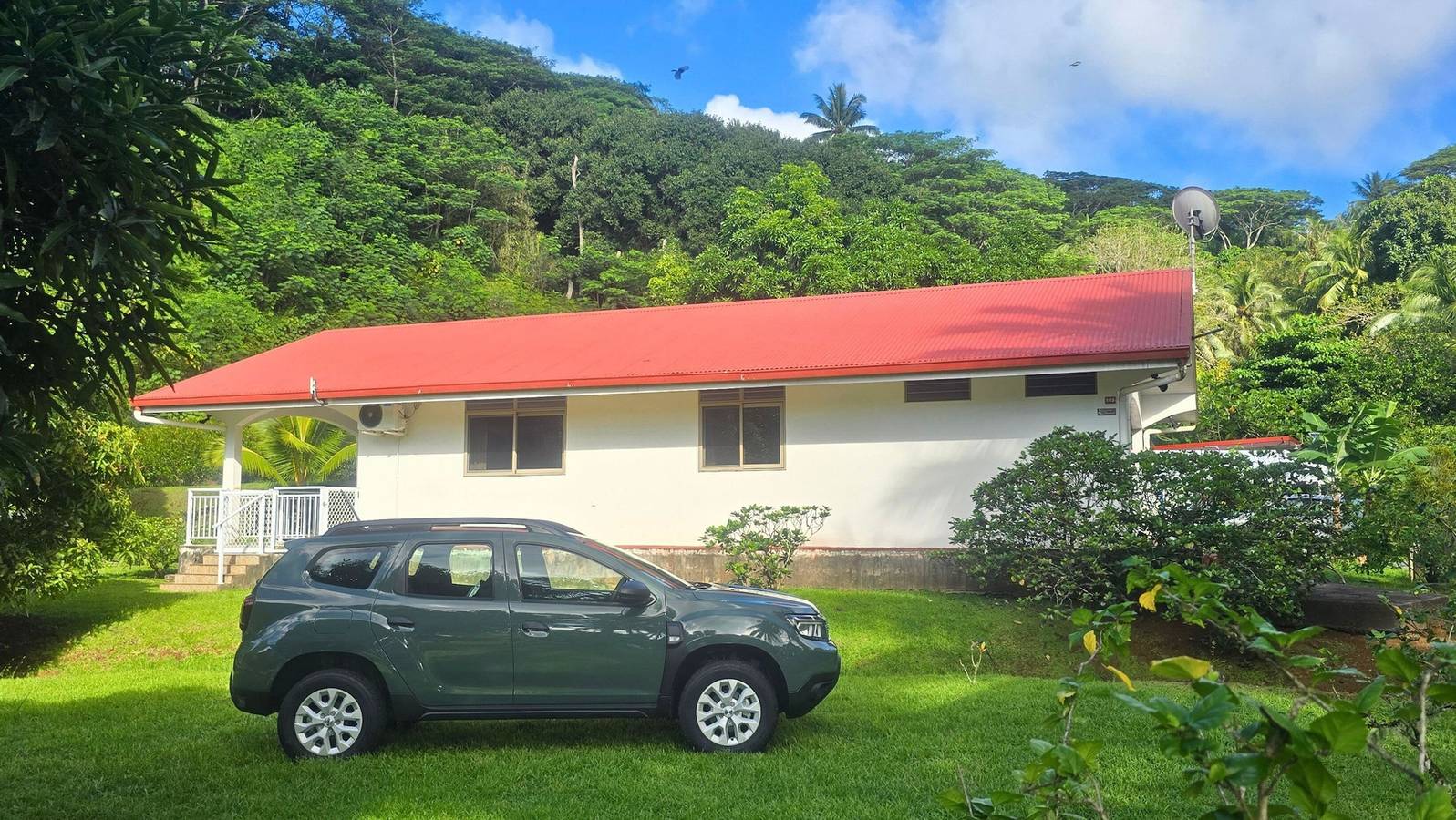 Huahine - Fare Teakavehere Tipanier + rental car in Huahine