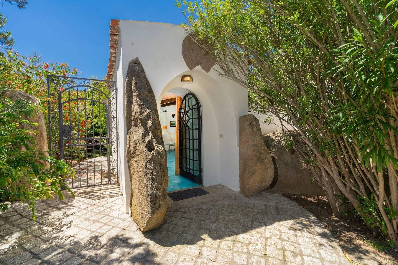 Villa da sogno con terrazza, Wi-Fi, aria condizionata e piscina condivisa in Porto Rotondo, Costa Smeralda