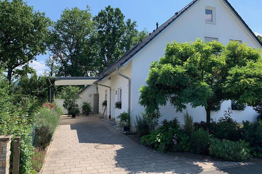 Entire apartment, Comfortably furnished vacation apartment (40sqm) in the Nuremberg countryside in Lauf an der Pegnitz, Frankenalb