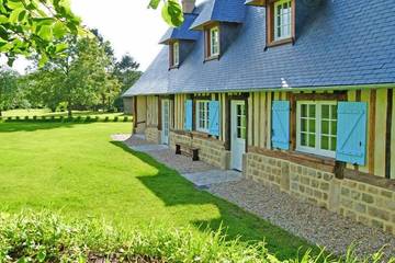 Location de vacances pour 7 personnes, avec jardin et terrasse à Angiens