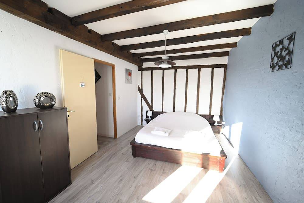 A  L Oree Du Bois , Gite De 500 M2 Pour 15 Personnes Avec Piscine Et Jacuzzi in Signy-l'Abbaye, Ardennes