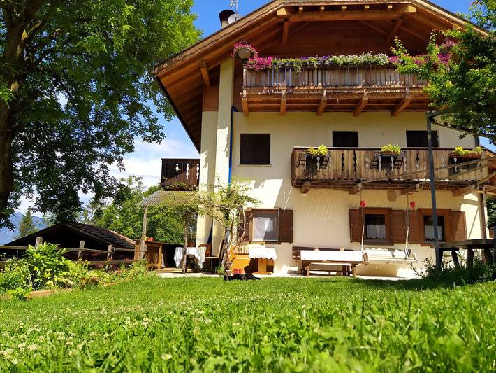 Quarto para 2 pessoas com piscina infantil in Gleno, Montagna