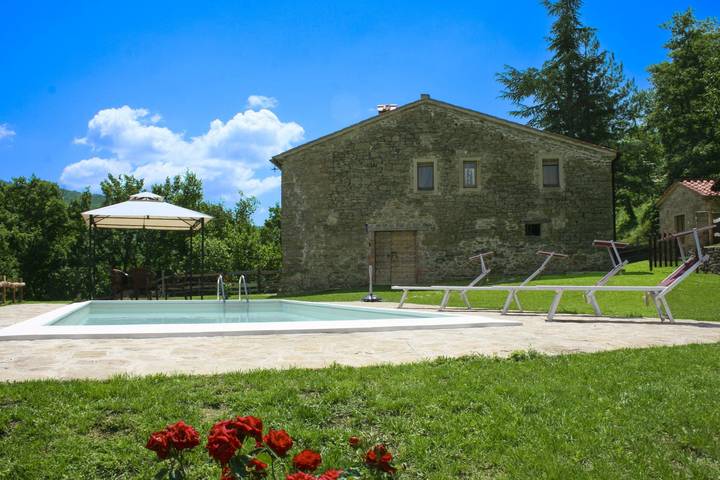 Villa für 5 Personen, mit Pool und Garten sowie Seeblick - 1