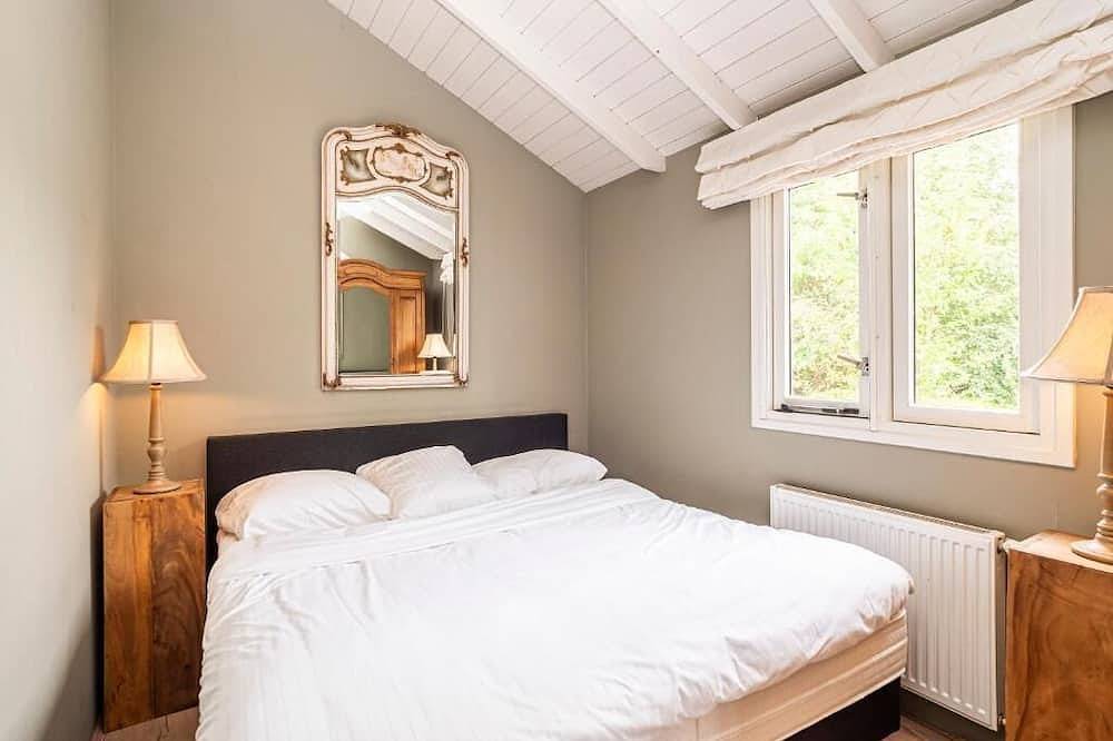 Escape together in the Achterhoek: a 2-person lodge with private sauna, hot tub and cosy living area with open kitchen. Perfect for peace and nature. in Achterhoek