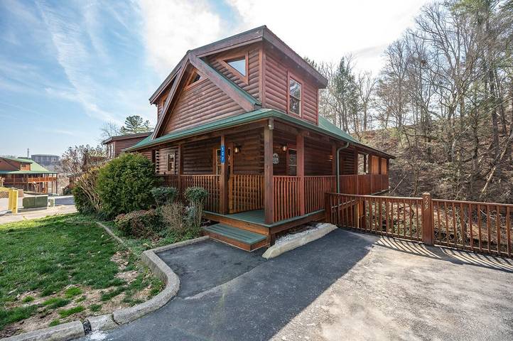 Log cabin for 15 people, with terrace and pool as well as hot tub, with pets in Pigeon Forge