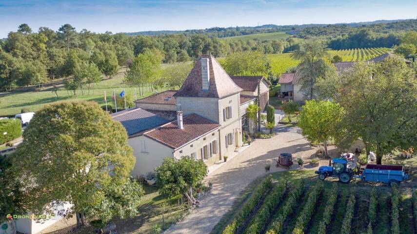 Location de vacances pour 6 personnes, avec Terrasse ainsi que Jardin et Vue à Petit-Palais-et-Cornemps