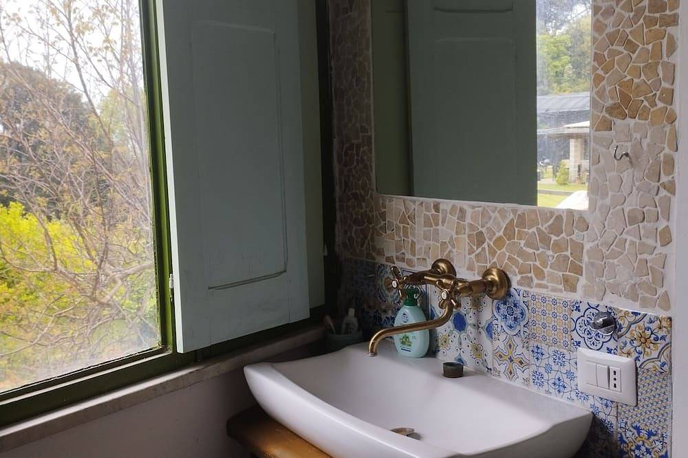 In the countryside, a cozy retreat for peaceful moments near Mount Vesuvius. in Torre del Greco, Vesuvio National Park