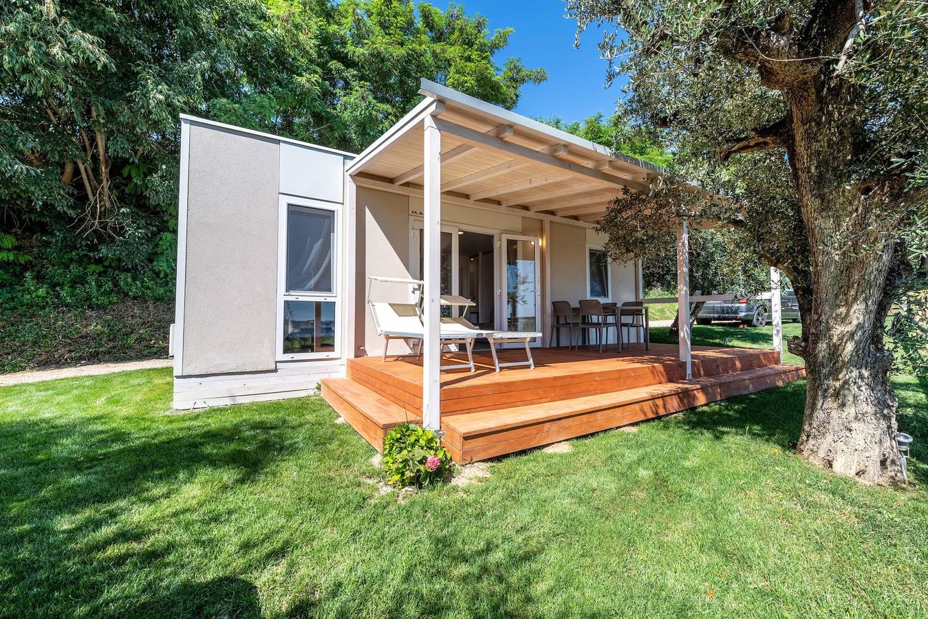 Ganze Wohnung, Ferienhaus "Casa Mobile Casa Est Garda" mit Seeblick, Gemeinschaftspool und Wlan in Lazise, Gardasee-Berge