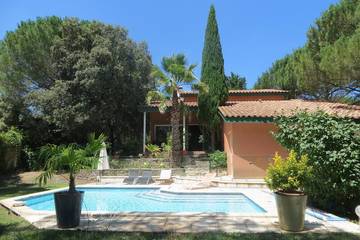 Gîte pour 6 personnes, avec piscine à Langlade