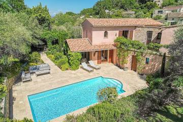 Location de vacances pour 8 personnes, avec balcon et jardin à Valbonne