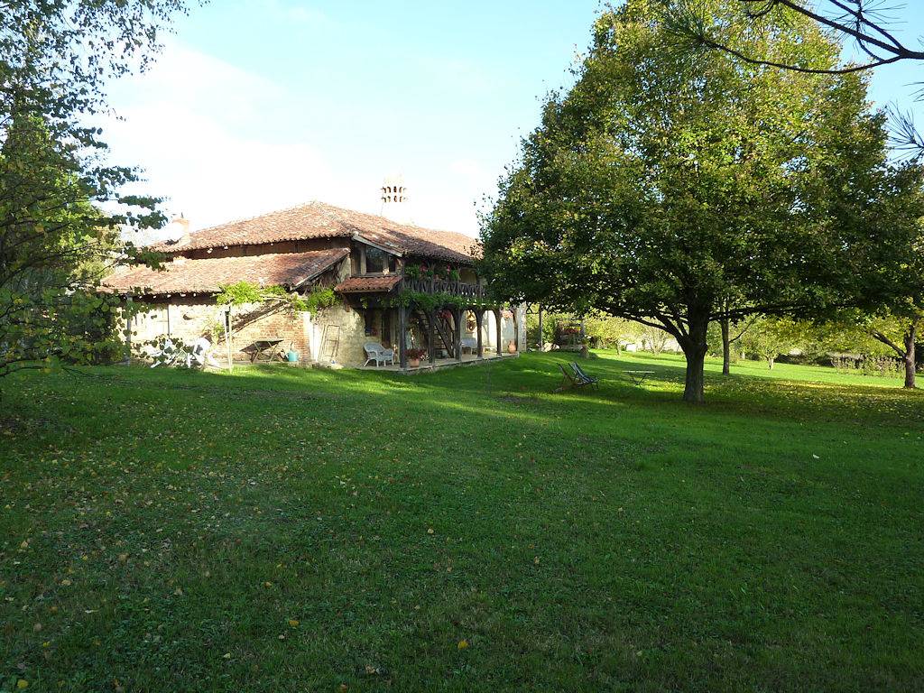 B&B La Sarrasine - Chambre Belle Époque in Saint-Julien-sur-Reyssouze, Région de Bourg-en-Bresse