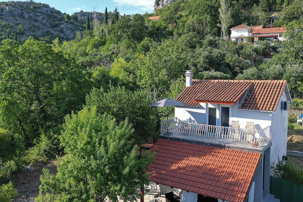 Charming village house in serene countryside in Dalmatian Zagora