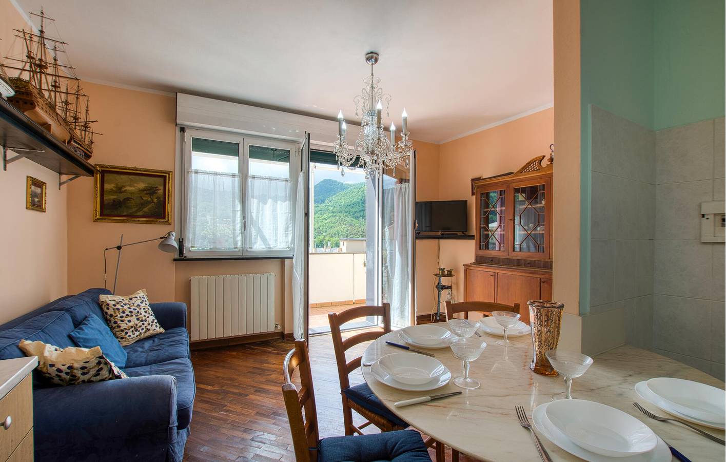 Appartement de vacances entier, Charmant appartement de 69 m² avec jardin, cuisine et place de stationnement dans la rue in Gênes (Ville), Gênes