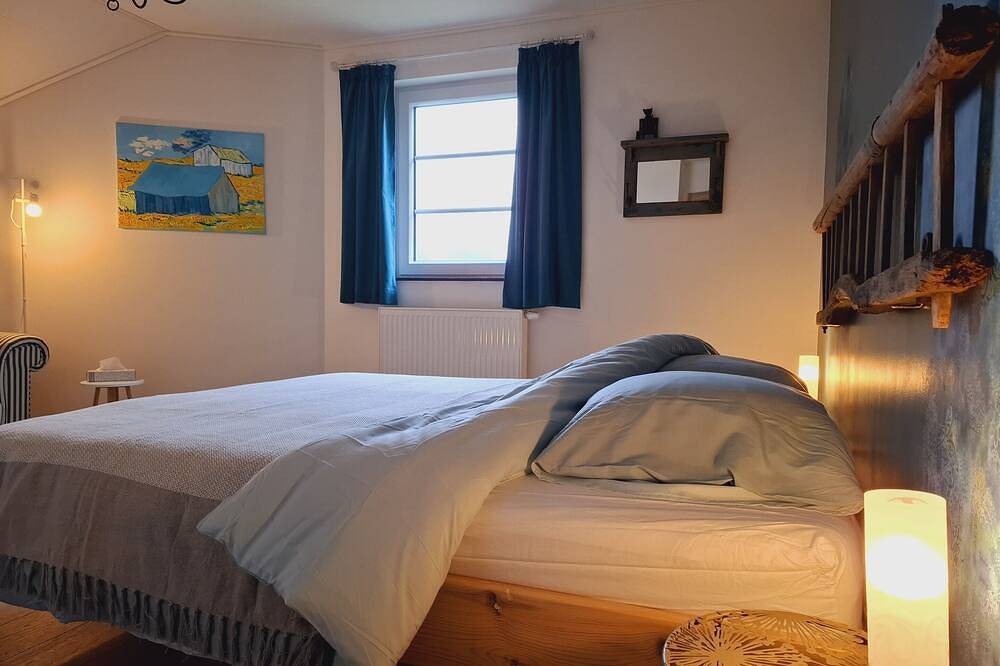 Gîte Les bergeronnettes-Ferienhaus-Ensuite mit Bad-Blick auf die Landschaft in Tavigny, Houffalize