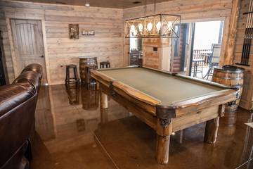 Log Cabin for 18 People in Gatlinburg, Sevier County, Photo 1