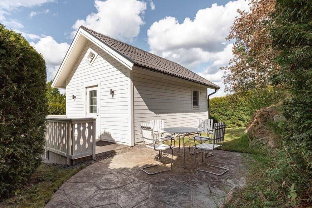 Private mini-villa with patio in Katrineholm, Södermanland