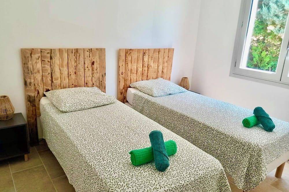 Charmante Maison Avec Piscine au Calme Ardèche Sud in Rochecolombe, Ardèche
