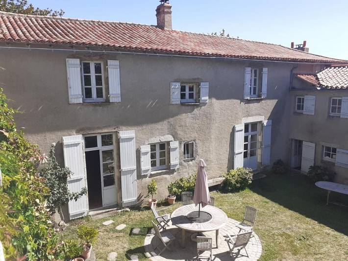 Location de vacances pour 2 personnes, avec vue et piscine ainsi que jardin et terrasse à Apremont - 3